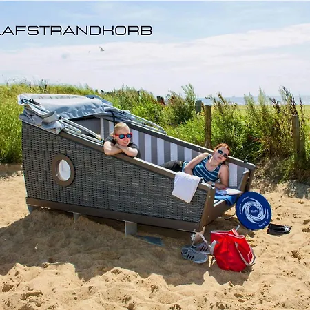 Grosszuegige Mit Terrasse Apartamento Büsum